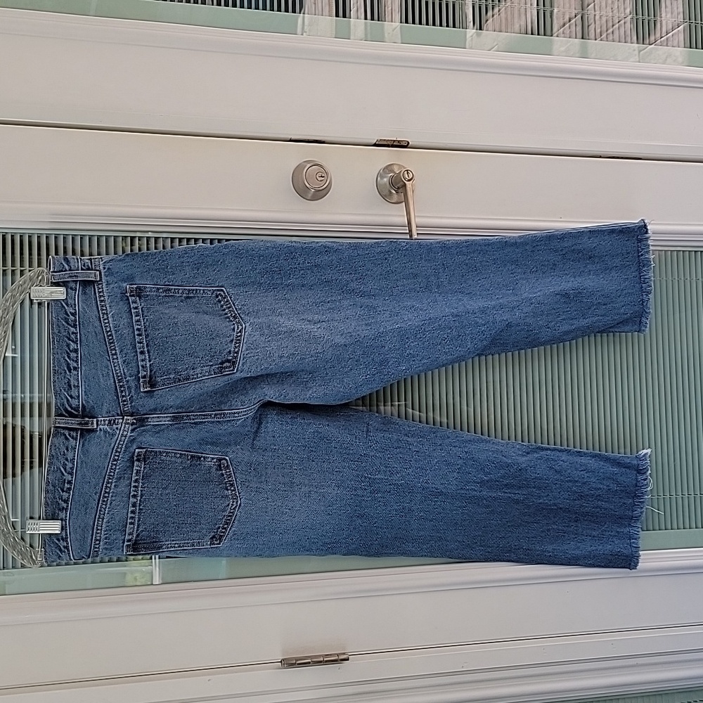 Old Navy High-Rise Raw Hem Distressed No Strech Straight Leg Jeans Sz 10 - Picture 6 of 9